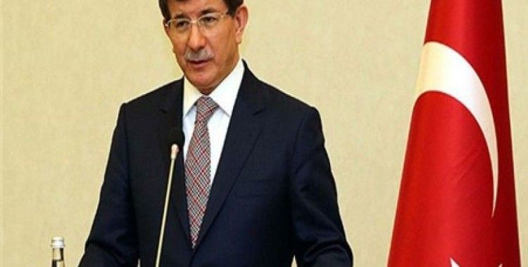 Seçim Beyannamesi Başbakan Davutoğlu'na sunuldu