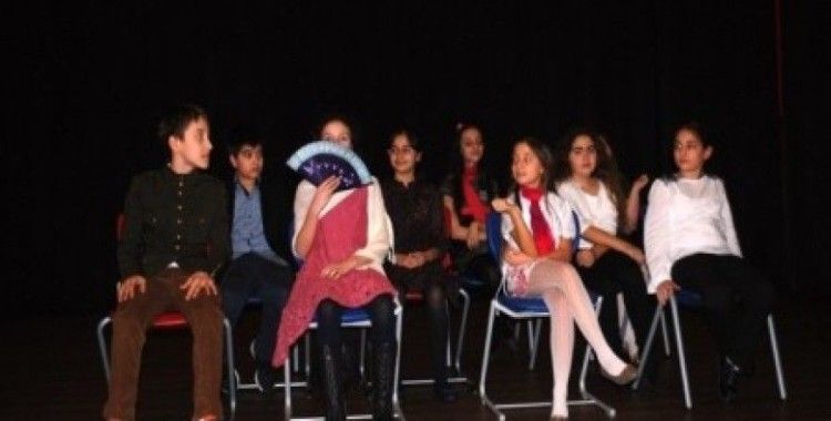 Bahçeşehir Koleji öğrencileri dünya tiyatrolar gününü kutladı