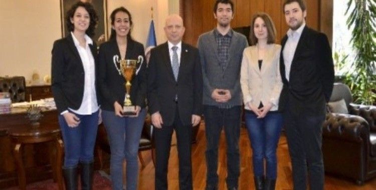 ABD'deki duruşma yarışmasında Türkiye'yi AÜ hukuk öğrencileri temsil edecek