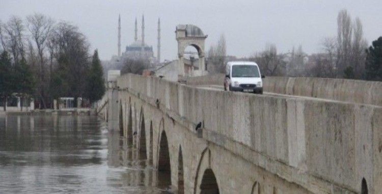 Edirne'de nehir debileri yükselişe geçti