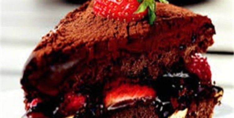 Çilekli çikolatalı kek tarifi