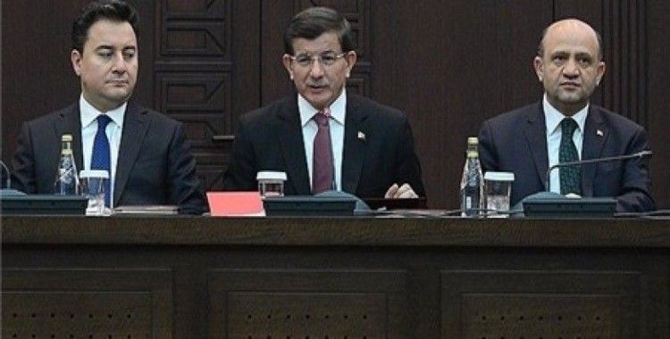 Başbakan Davutoğlu'dan Kayahan'ın vefatı dolayısıyla taziye mesajı