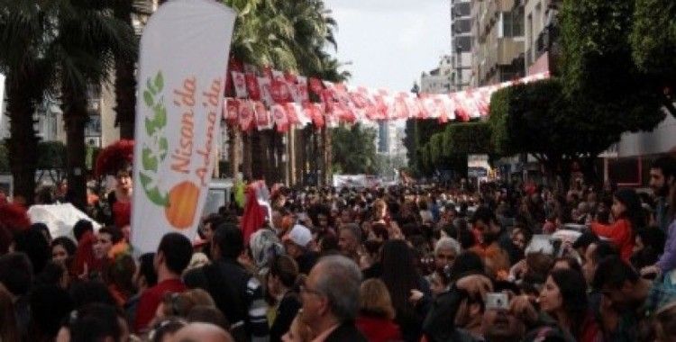 Portakal Çiçeği Karnavalı’nın kortejine binlerce kişi katıldı