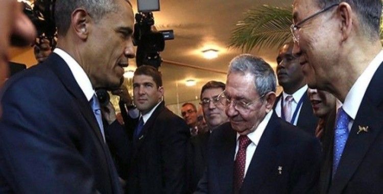 Obama ve Castro el sıkıştı