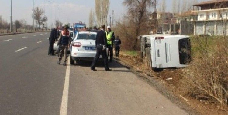 Kayseri’de turistleri taşıyan otobüs devrildi