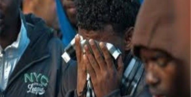Libya açıklarında 700 mülteci sulara gömüldü