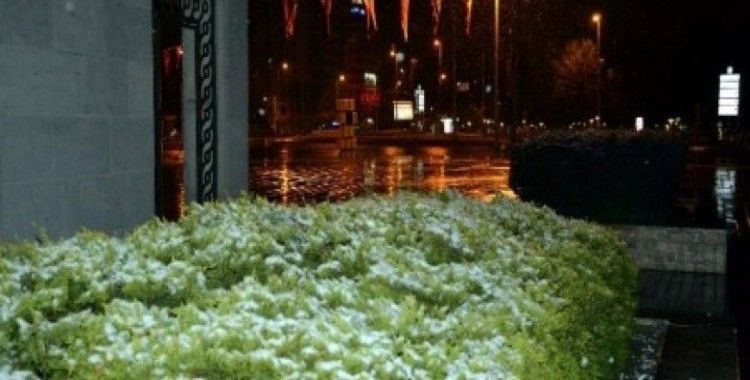 Kayseri'de Nisan karı şaşırttı