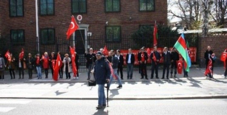 Stockholm'de Türkler Ermenileri Büyükelçiliğe yaklaştırmadı