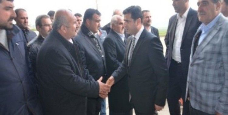 Selahattin Demirtaş, AK Parti'li eski Milletvekiline taziye ziyaretinde bulundu