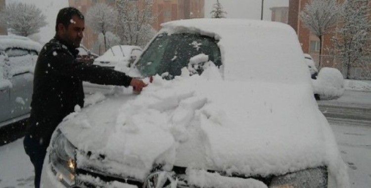 Van’da lapa lapa kar yağışı