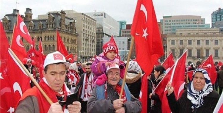 Kanadalı Türkler'den Ermenilere karşı miting
