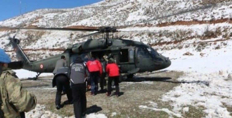 Mahsur kalan 9 çobana helikopterle ulaşıldı