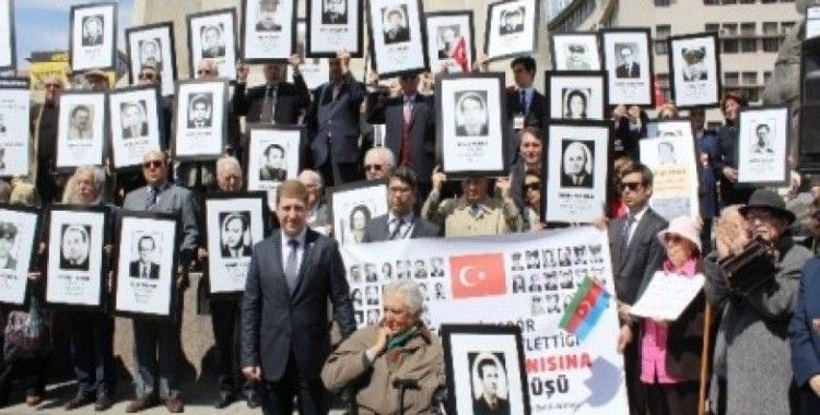 Diplomatlar Ermeni terör örgütlerinin katlettiği şehitler için yürüdü