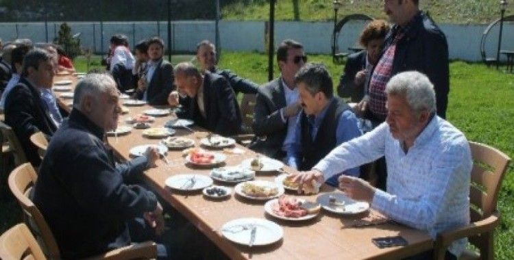 Zonguldak Kömürspor'lu futbolculara moral kahvaltısı