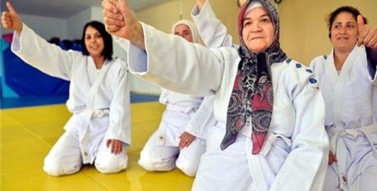 Süper anneanne 65 yaşında judoya başladı