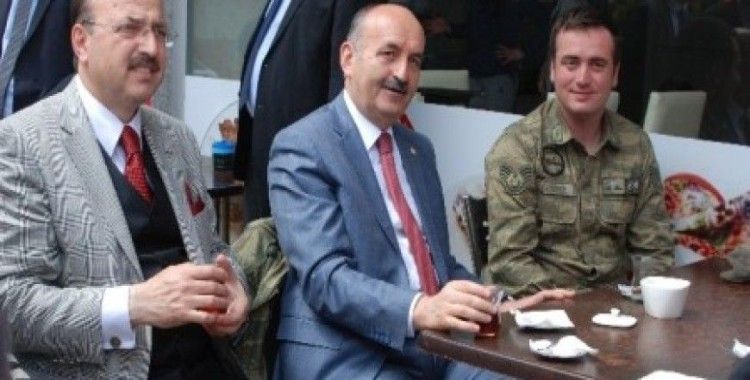Sağlık Bakanı Müezzinoğlu, askerden sigarayı bırakma sözü aldı