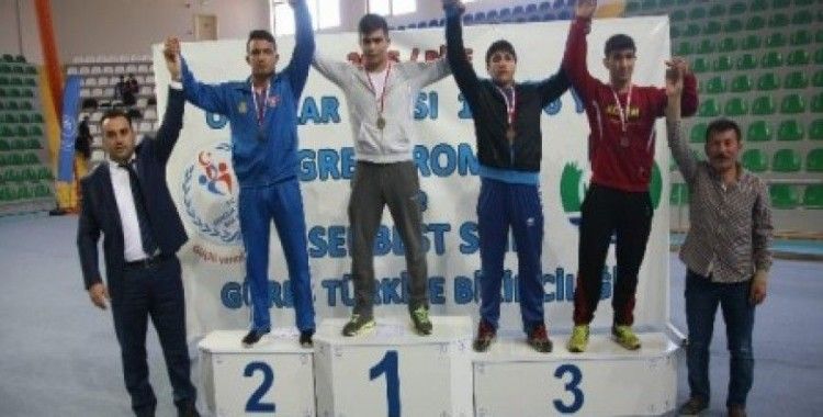 Rize'de düzenlenen 15-16 yaş Güreş Türkiye Şampiyonası sona erdi