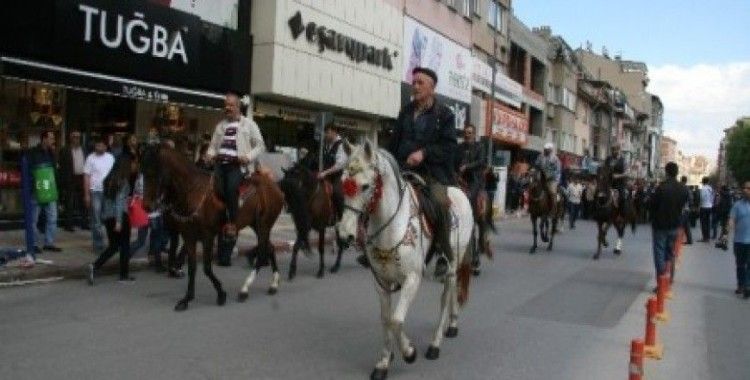 Afyonkarahisar'da Türkçülük Günü yürüyüşü