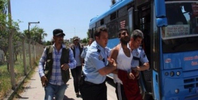 Firari tutuklu halk otobüsüyle kaçarken yakalandı