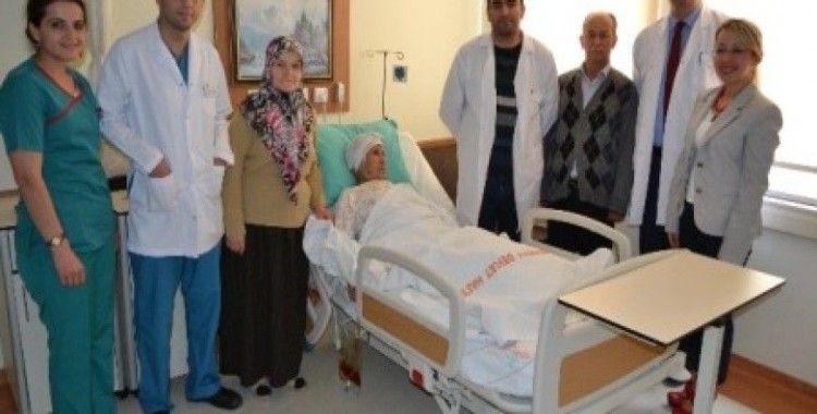 Denizli'de 85 yaşındaki hastaya kalça protezi yapıldı