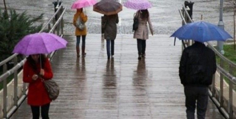 İzmir'de son 64 yılın yağış rekoru yarım saatte kırıldı
