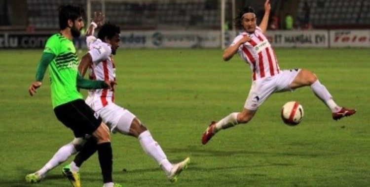 Samsunspor, Denizlispor'u 2-1 mağlup etti