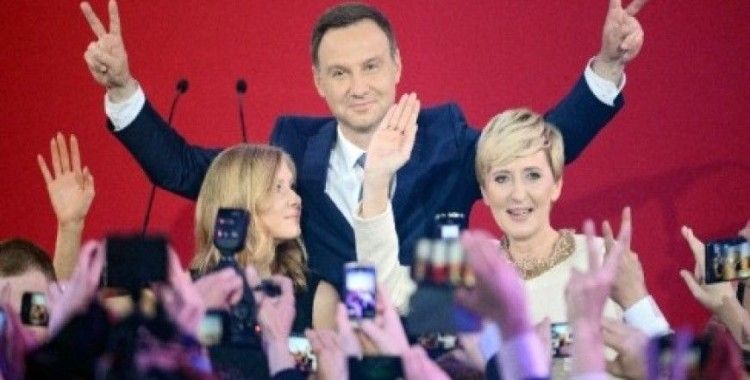 Polonya'da cumhurbaşkanlığı seçimlerini Duda kazandı