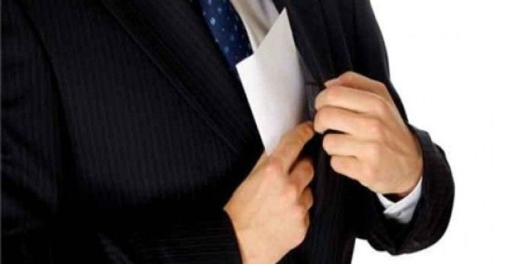 Kıbrıs Rum Yönetiminin Yaşsavcısı yolsuzluk iddiasyla yardımcısını mahkemeye verdi