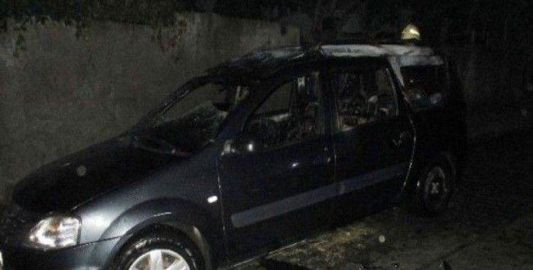 Kahramanmaraş'ta otomobil kundaklandı