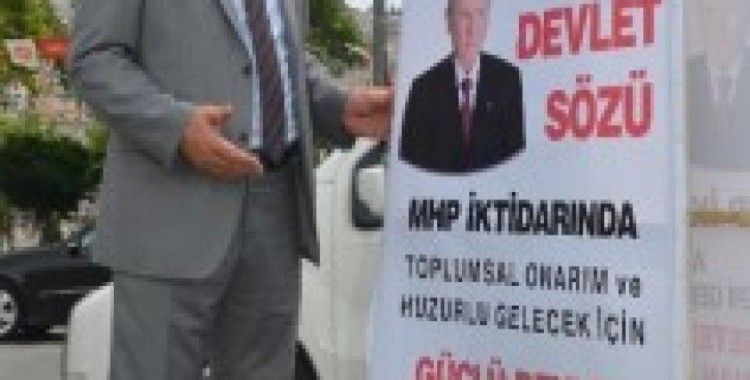 İzmir'de MHP'nin pankartları ortadan kayboldu