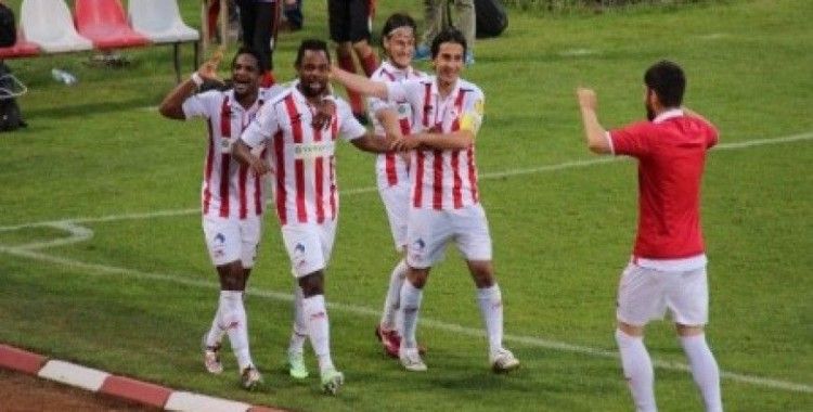 Samsunspor, sahasında Albimo Alanyaspor'u 5-1 mağlup etti
