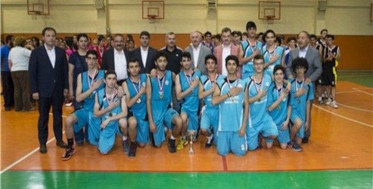 1. Başkanlık Basketbol Kupası'nın sahibi Mevlana Anadolu Lisesi oldu