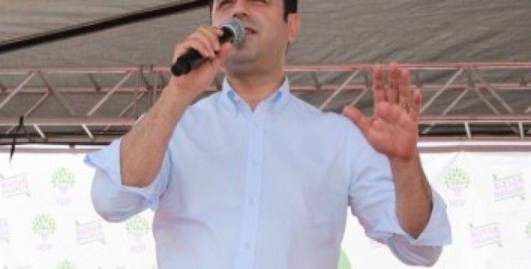 HDP'den Türk Bayraklı miting