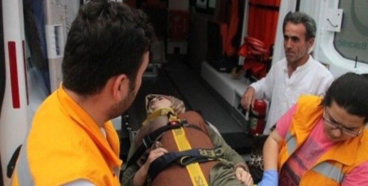 Zonguldak'ta karşıdan karşıya geçmeye çalışan genç kıza otomobil çarptı