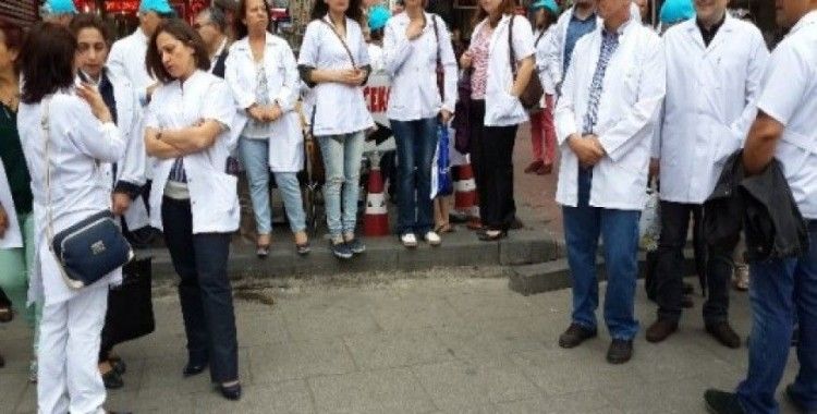 Eczacılardan, kanser ilaçlarının hastanelerde satılmasına protesto