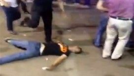 Bodyguarda hakaret etti, Tek yumruk yetti !