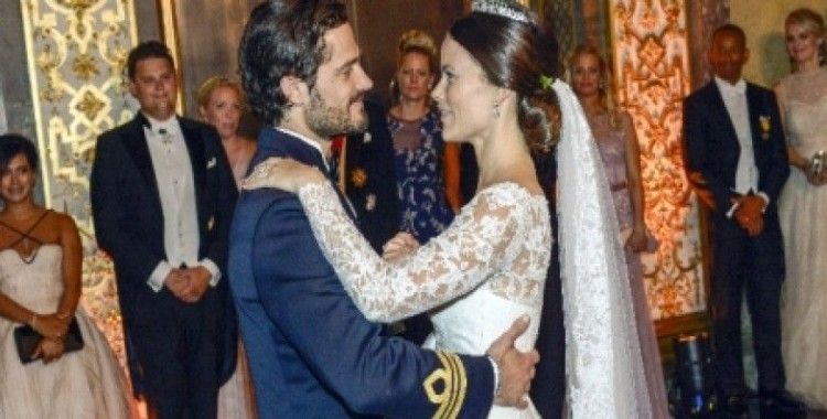 İsveç Prensi eski fotomodel ile evlendi