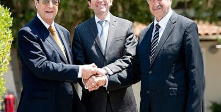 Akıncı ile Anastasiadis ara bölgede buluştu