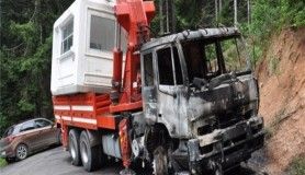 Artvin’in Cerattepe bölgesinde maden şirketine ait bir kamyon yakıldı