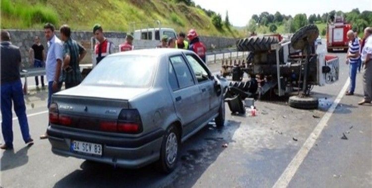 Sakarya'da trafik kazası, 3'si çocuk 9 yaralı