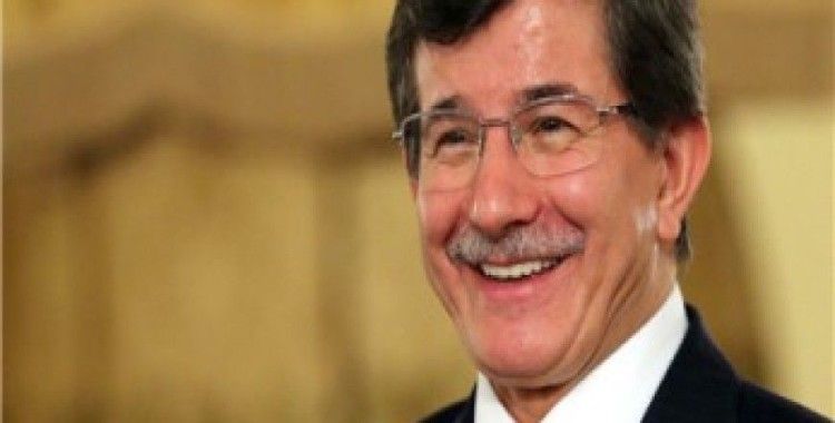 Başbakan Davutoğlu’ndan Türkmen aileye iftar ziyareti