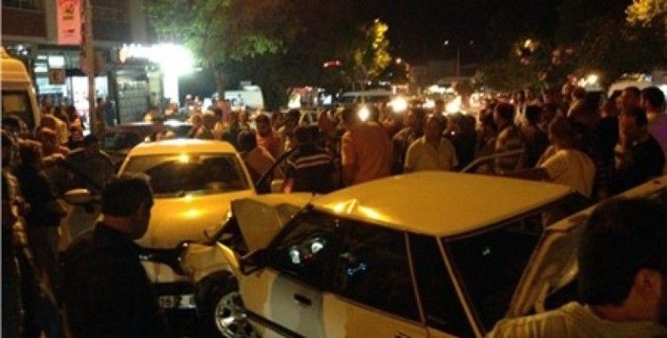 Bursa'da meydana gelen kazada can pazarı, 5 yaralı