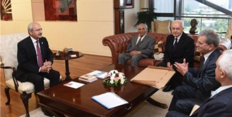 Kılıçdaroğlu, Türkiye Emekli Öğretmenler Derneği üyelerini kabul etti