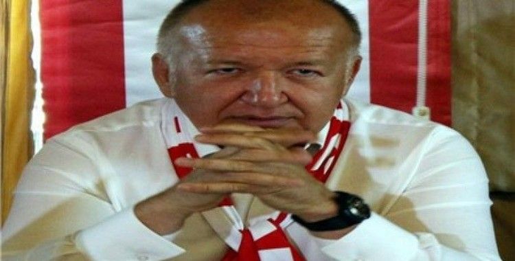 Antalyaspor Başkanı Gencer, Valdes’i işaret ederek gün verdi