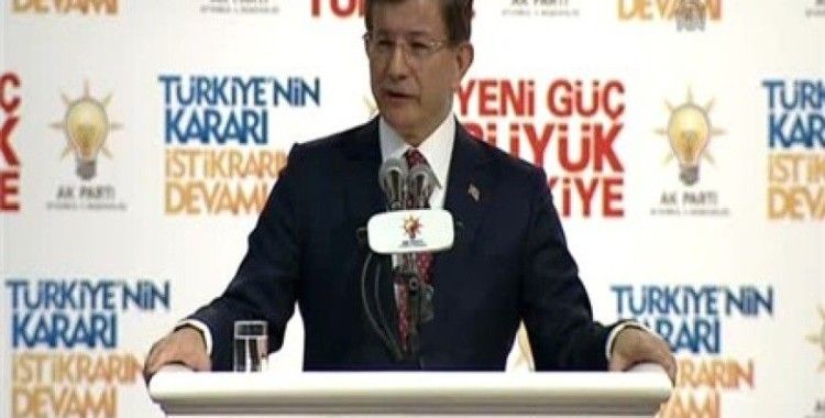 Başbakan Davutoğlu'dan bordo berelilere sürpriz ziyaret