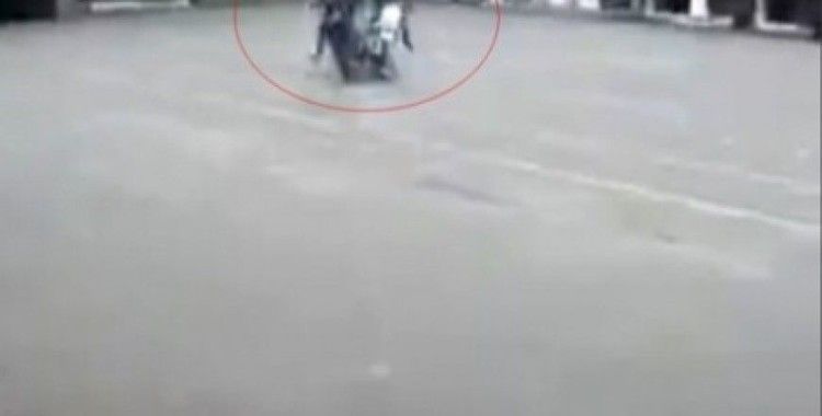 Polis gösterisinde ’geliyorum’ diyen kaza !