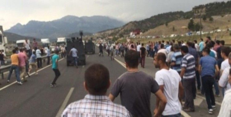 Teröristlerin cenazesi zırhlı araçlarla çıkarıldı
