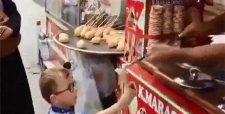 Sinirli çocuğun dondurmacıyla imtihanı