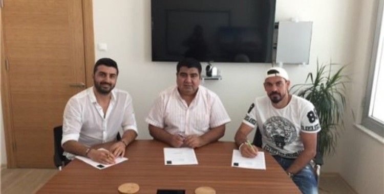 Mersin İdmanyurdu'nda Servet Çetin ve Sinan Kaloğlu sözleşme imzaladı