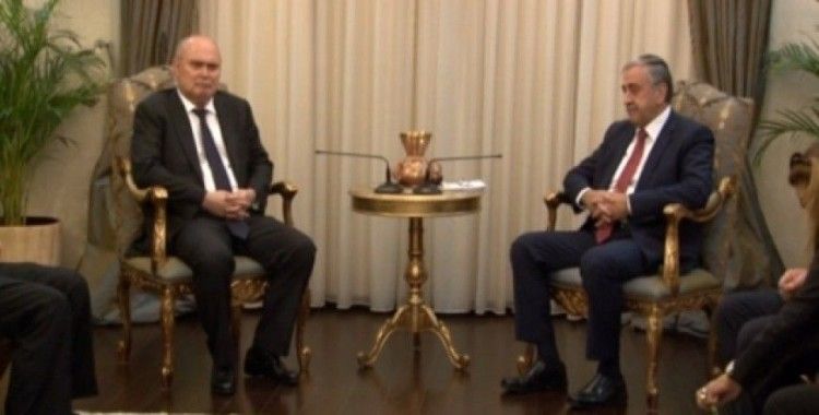 Sinirlioğlu Mustafa Akıncı ile görüştü